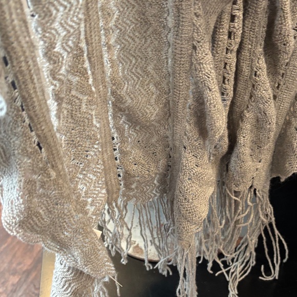 Frenchi Light Gray Knit Fringe Scarf Wrap - Picture 6 of 6